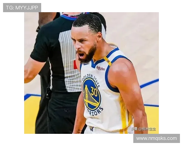 库里盛赞巴特勒训练赛表现出色攻防两端展现统治力